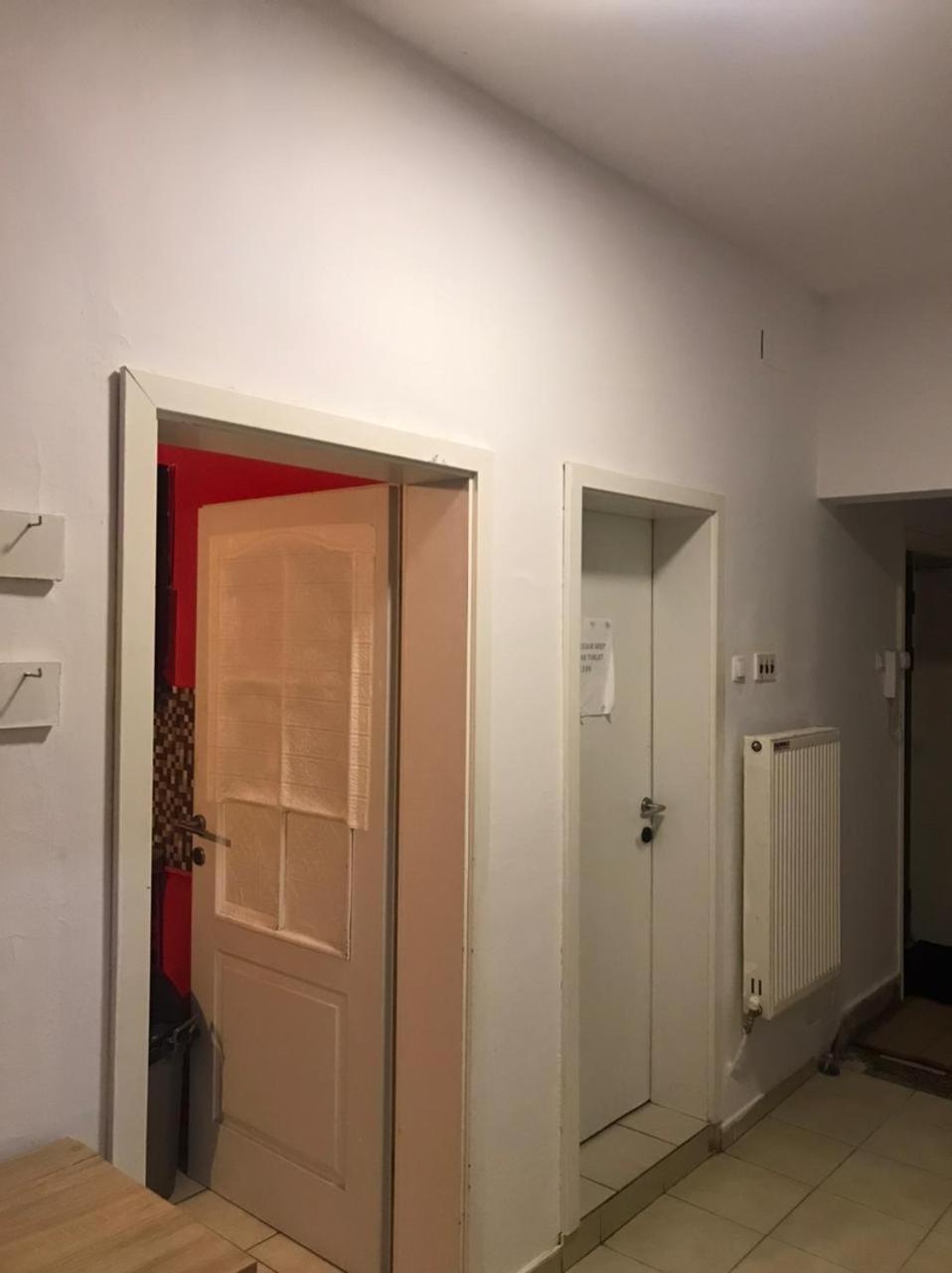 Newborn Center Hostel All Day Free Coffee Pristina Eksteriør billede