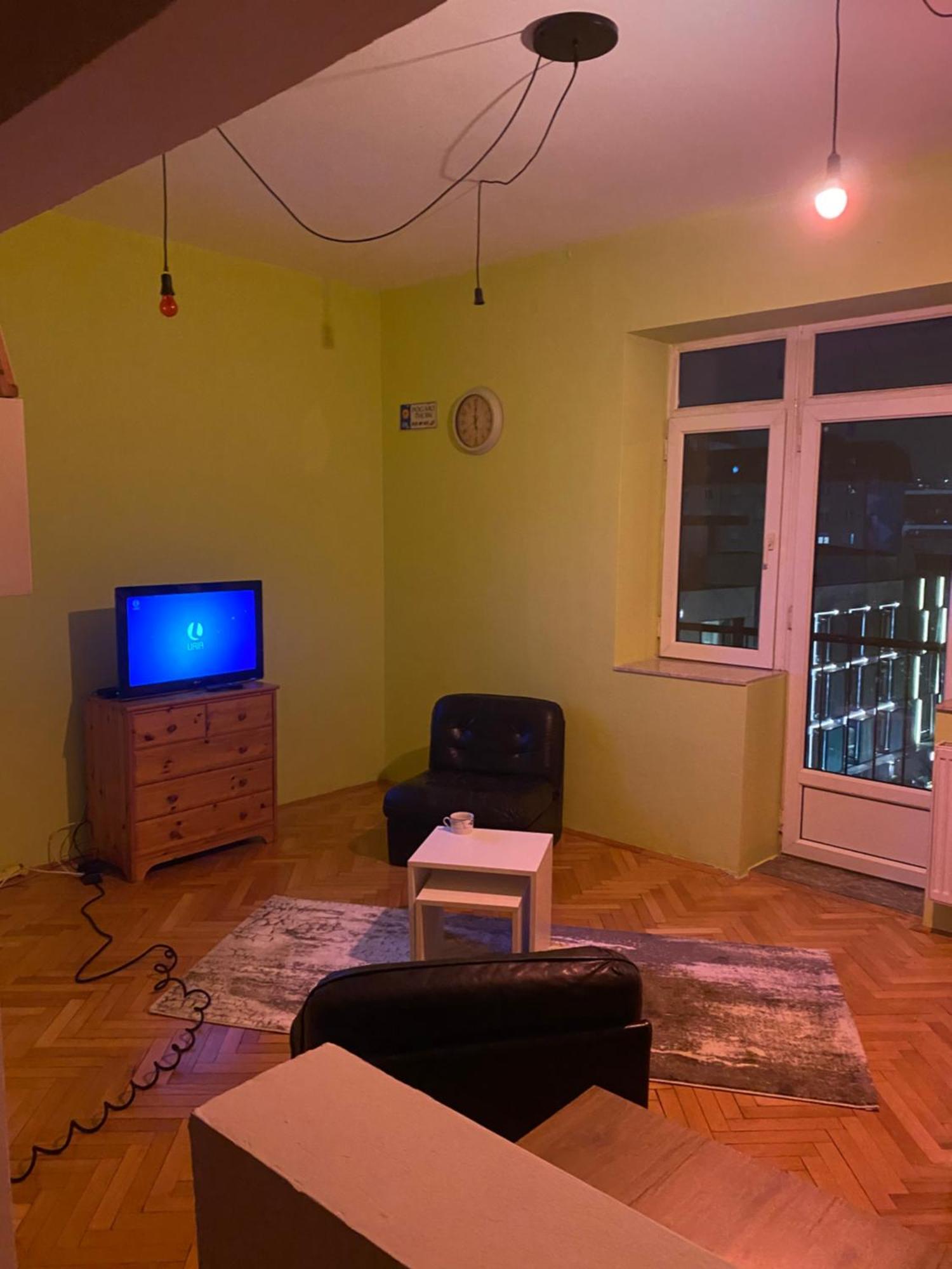 Newborn Center Hostel All Day Free Coffee Pristina Eksteriør billede