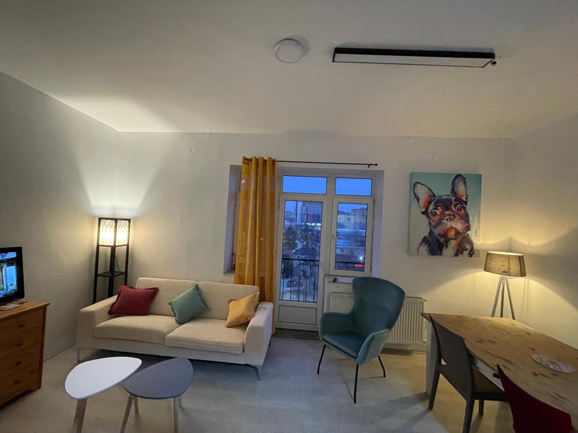 Newborn Center Hostel All Day Free Coffee Pristina Eksteriør billede