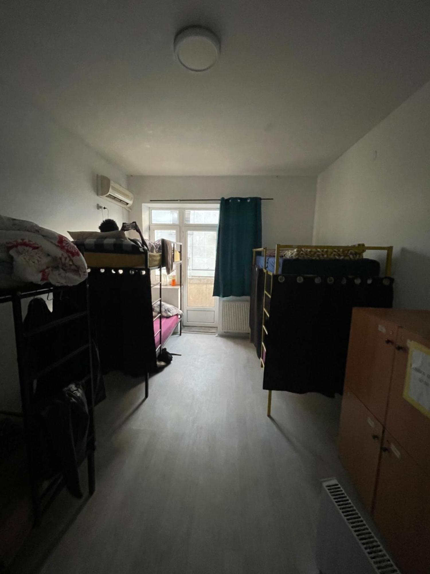 Newborn Center Hostel All Day Free Coffee Pristina Eksteriør billede